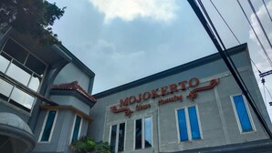 Exterior detail - OYO 1239 Mojokerto Classic Homestay (Mojokerto)