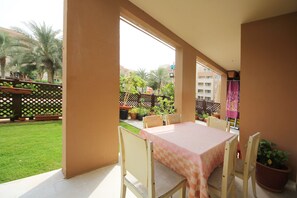 Apartment | Balcony - Signature Holiday Home-Masakin Al Furjan (Dubai)