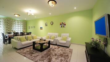 Apartamento | Sala de estar | TV de tela plana