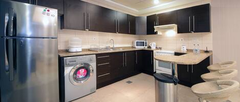 Apartment | Eigene Küche | Großer Kühlschrank, Mikrowelle, Herdplatte, Wasserkocher