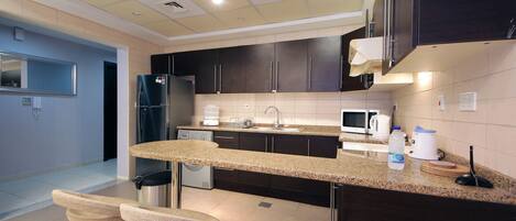 公寓 | 私人廚房 | 大型雪櫃/冰箱、微波爐、爐具、電熱水壺