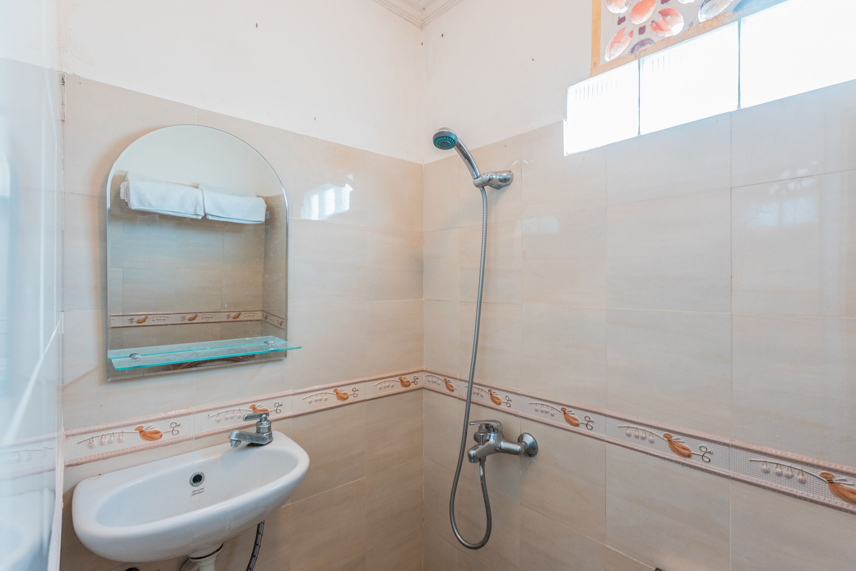 Deluxe-Doppelzimmer | Badezimmer | Dusche, Handtücher