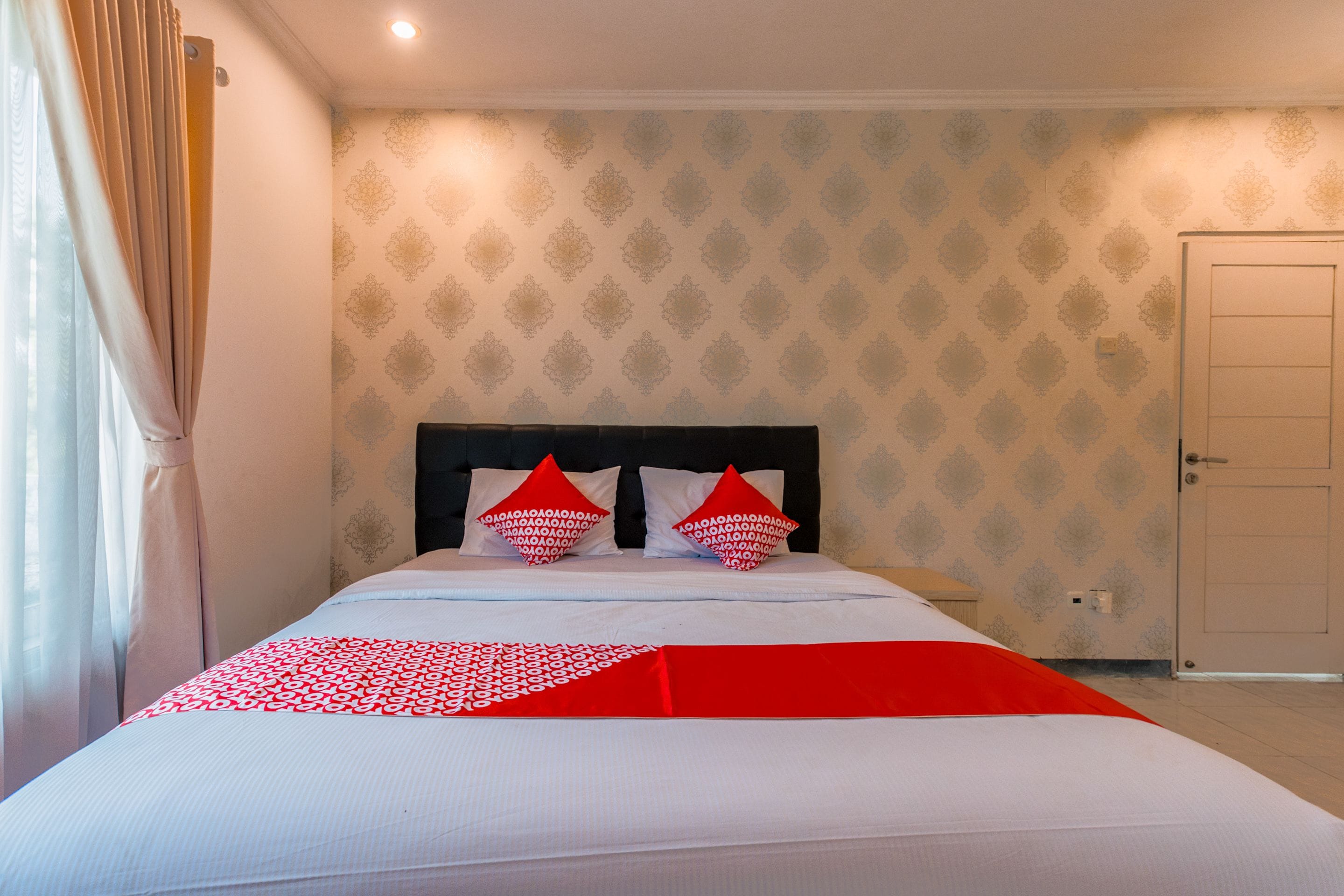 Suite Deluxe | Escritorio, wifi gratis y ropa de cama 