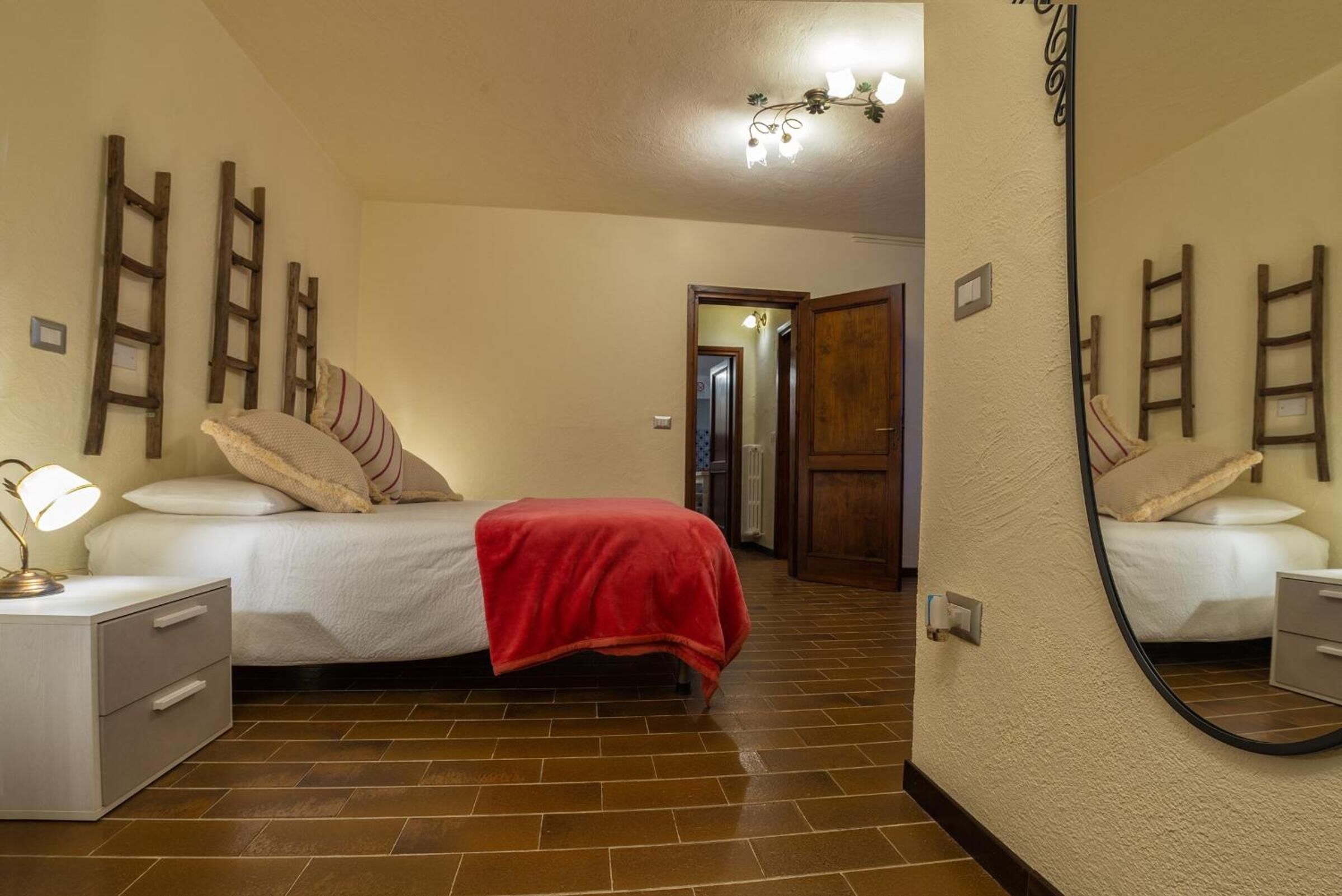 Premium bedding, in-room safe, WiFi (free), bed sheets
