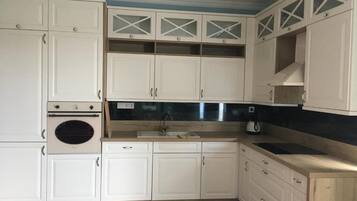 Apartamento, vistas a la ciudad | Servicio de comidas en la habitación