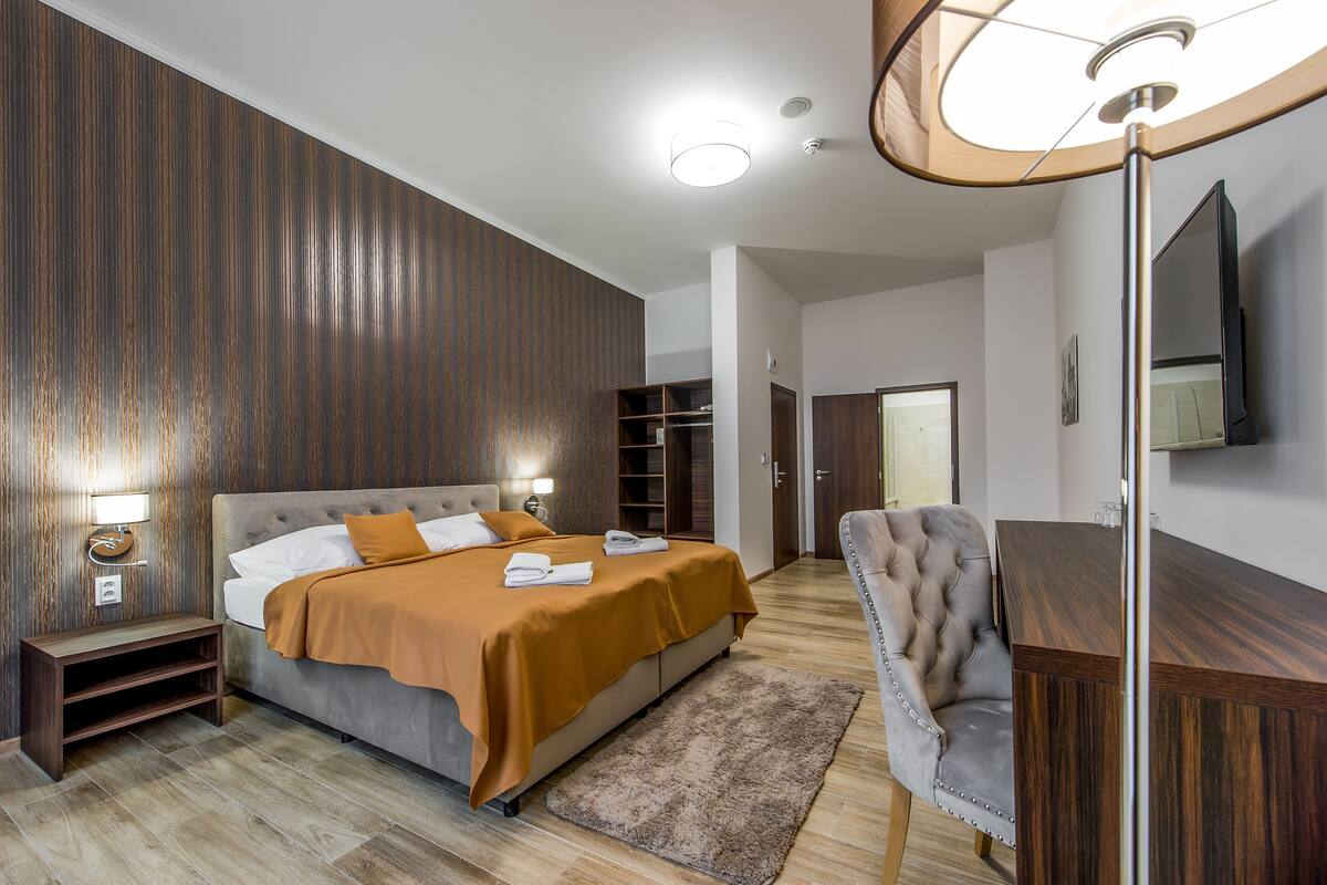 minibar, in-room safe, desk, laptop workspace