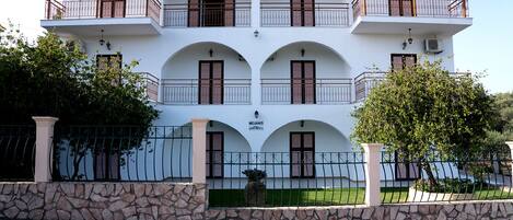 Fachada de la propiedad