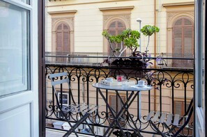 Superior Room, 1 Queen Bed with Sofa bed | Select Comfort beds, minibar, individually decorated - B&B Benincasa (Palermo)