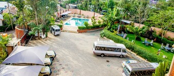 Summit Lodge