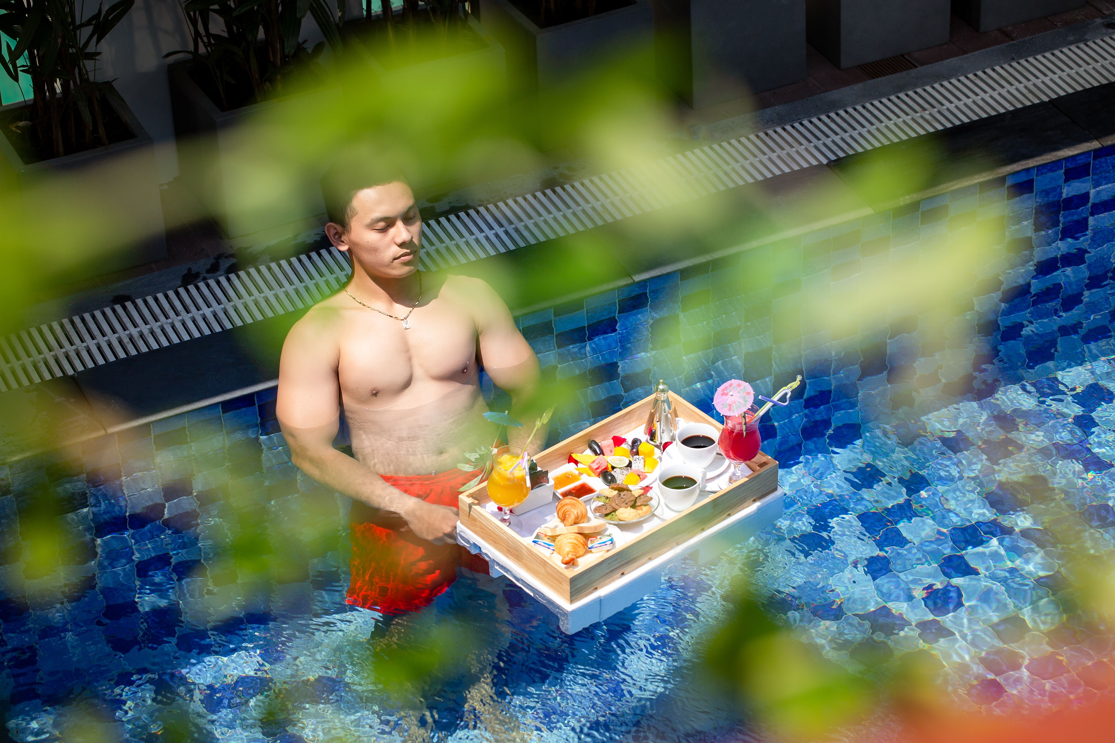 outdoor pool, open 6:00 am to 8:00 pm, free pool cabanas, pool loungers