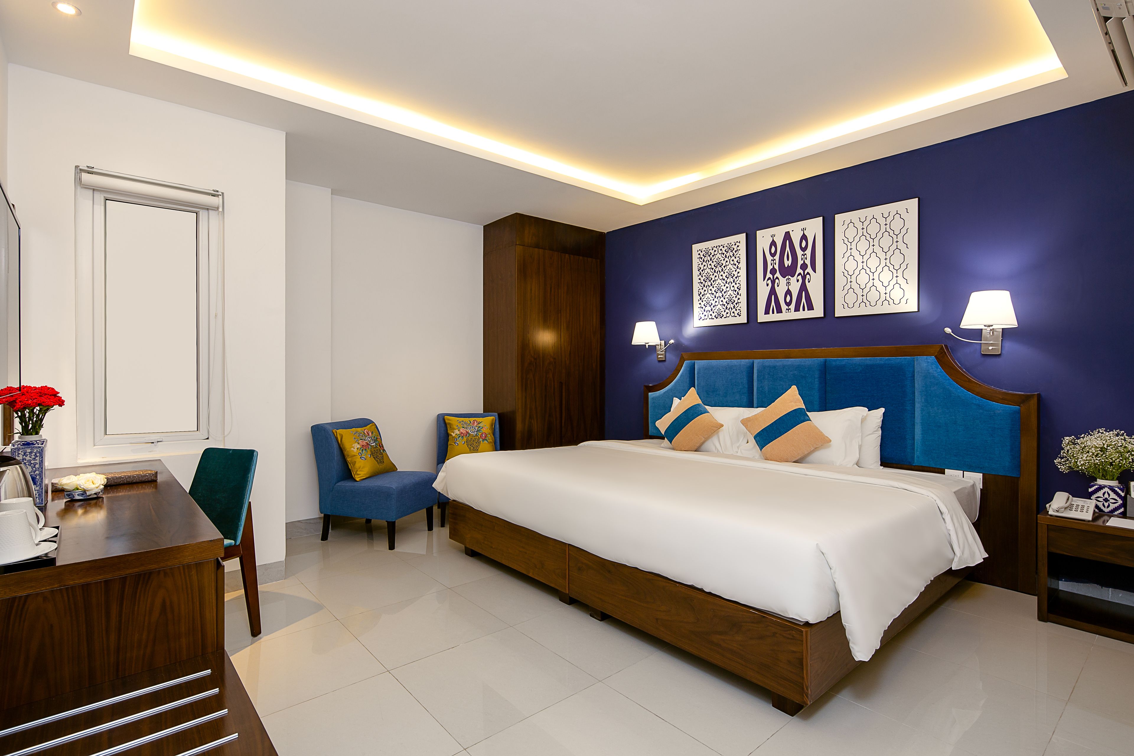 premium bedding, minibar, in-room safe, blackout curtains