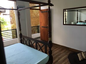 Deluxe Room | Individually furnished - Molesworth Homestay (Mount Lavinia)