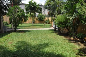 Garden - Molesworth Homestay (Mount Lavinia)