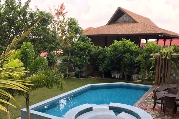 Outdoor pool, open 7:00 AM to 10:00 PM, pool loungers