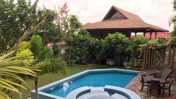 Outdoor pool, open 7:00 AM to 10:00 PM, sun loungers