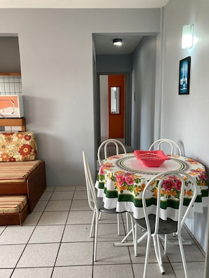 Habitación económica, varias camas | Zona de estar