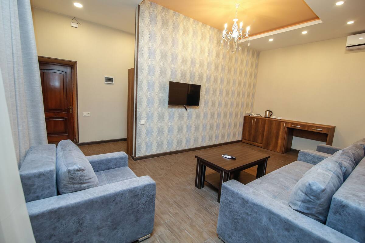 Family Room | Individually decorated, soundproofing, iron/ironing board, free WiFi