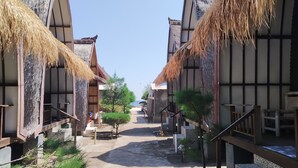 Courtyard - Sunset Beach Bungalow & Restaurant (Gili Meno)