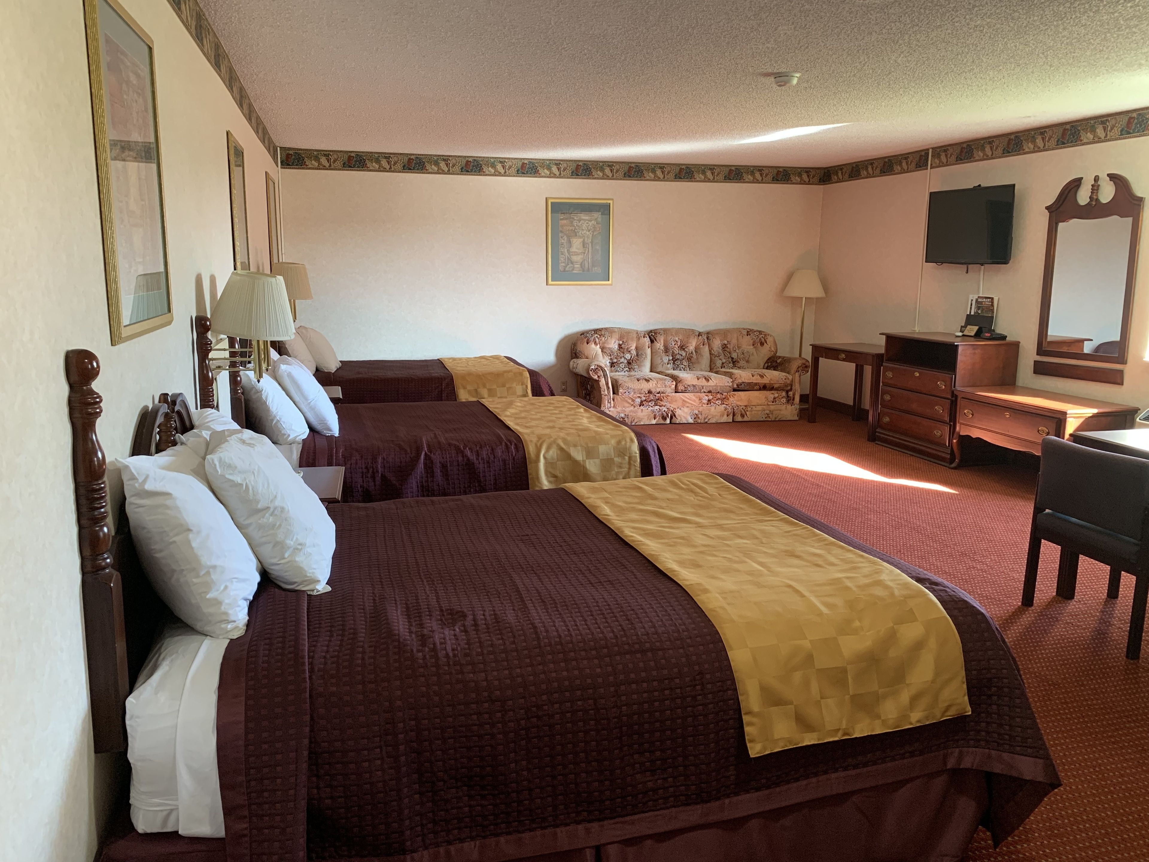 コンフォート シングルルーム ベッド (複数台) 禁煙 冷蔵庫 & 電子レンジ | 羽毛の掛け布団、テンピュール、客室ごとに異なるインテリア、デスク