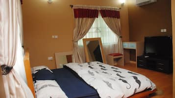 Iron/ironing board, free WiFi, bed sheets