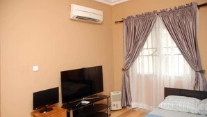 Iron/ironing board, WiFi (free), bed sheets
