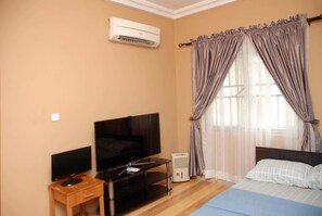 Fer et planche à repasser, Wi-Fi gratuit, draps fournis