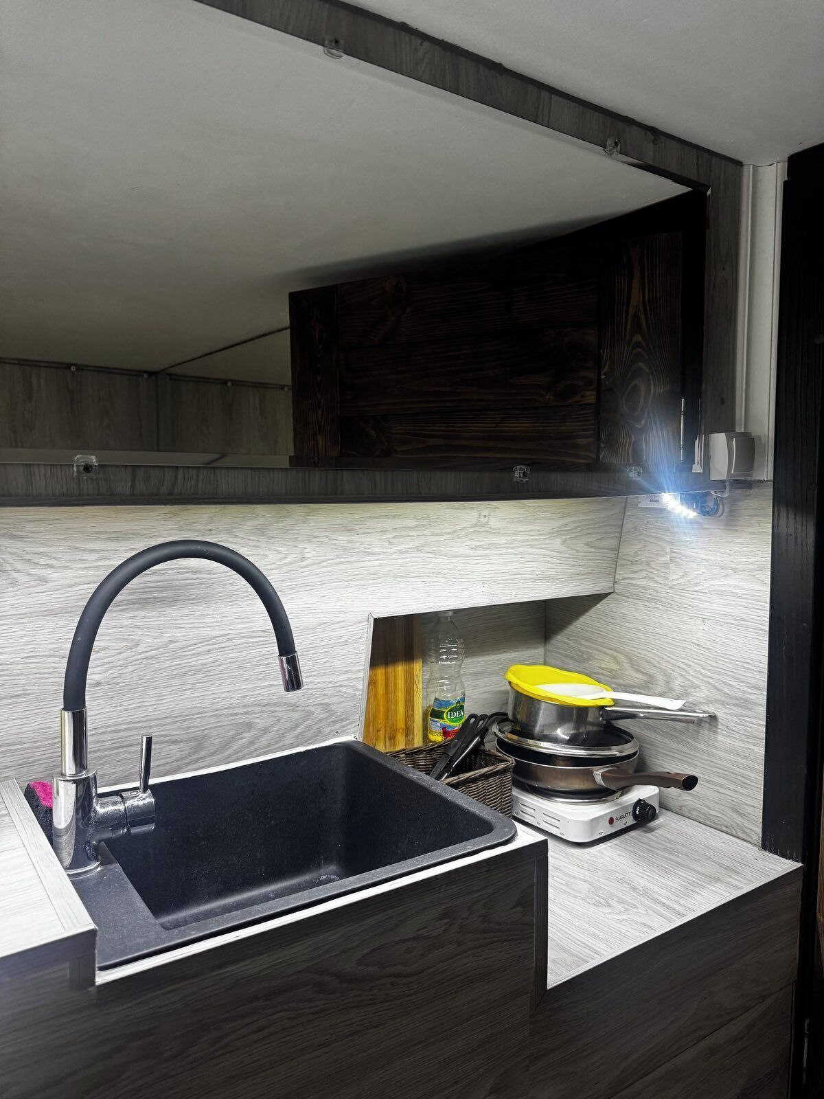 Economy Triple Room | Private kitchen | Electric kettle