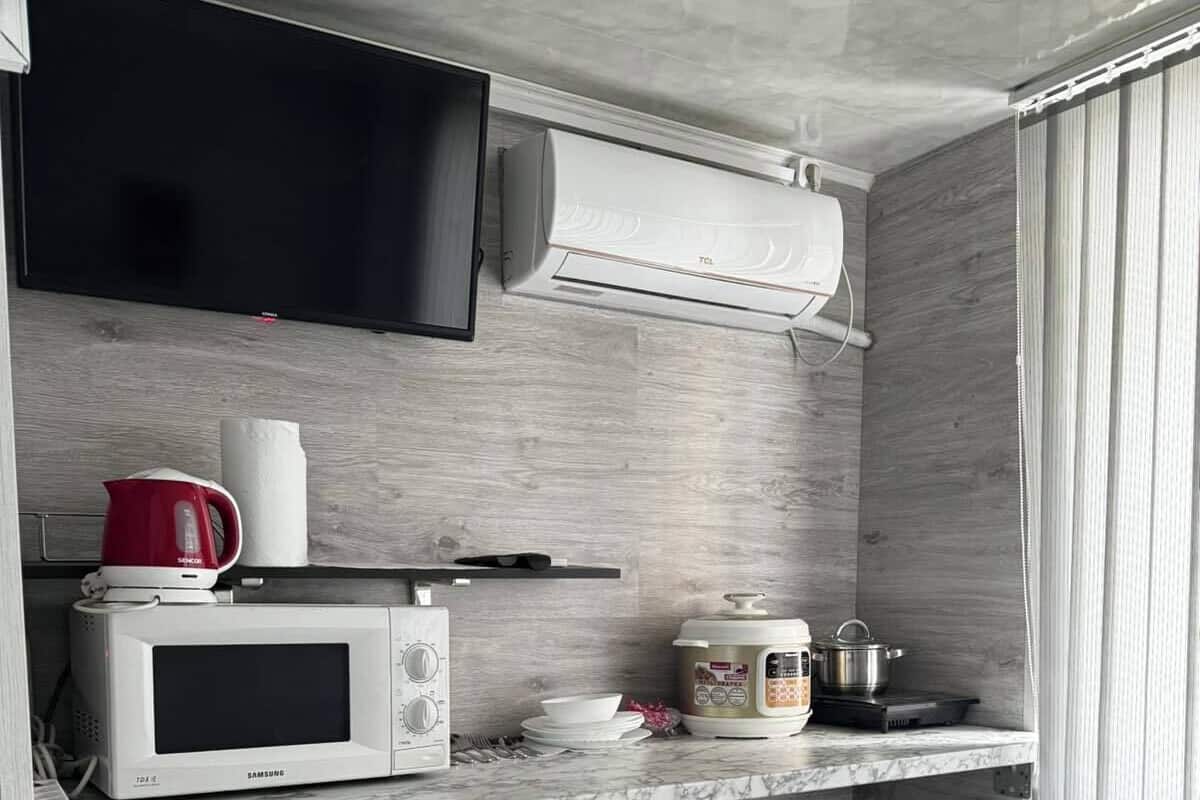 Luxury Quadruple Room | Premium bedding, soundproofing, iron/ironing board, free WiFi