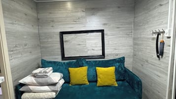 Chambre quadruple classique | Literie de qualité, système d’insonorisation, accès au Wi-Fi (inclus)