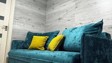 Luxury Quadruple Room | Premium bedding, soundproofing, iron/ironing board, free WiFi