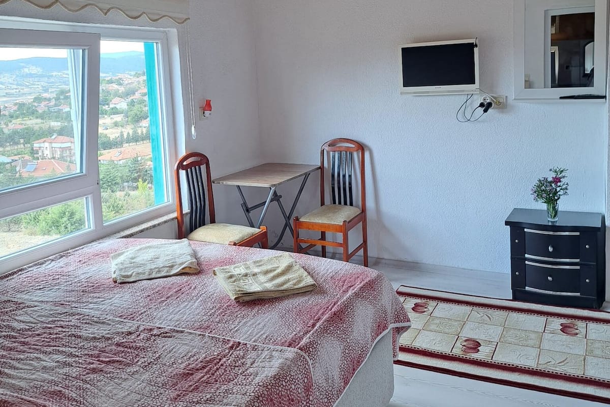 Ropa de cama de alta calidad y escritorio