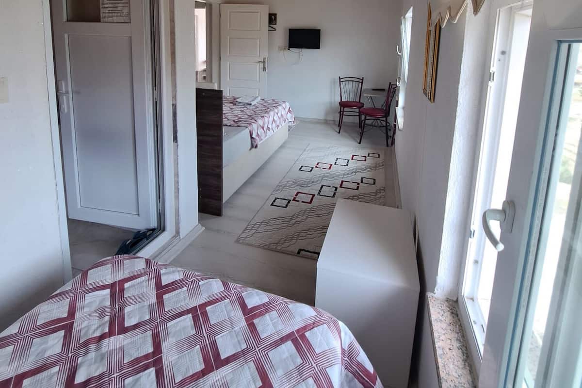Ropa de cama de alta calidad y escritorio