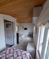 Classic Triple Room | Premium bedding, desk, laptop workspace, bed sheets