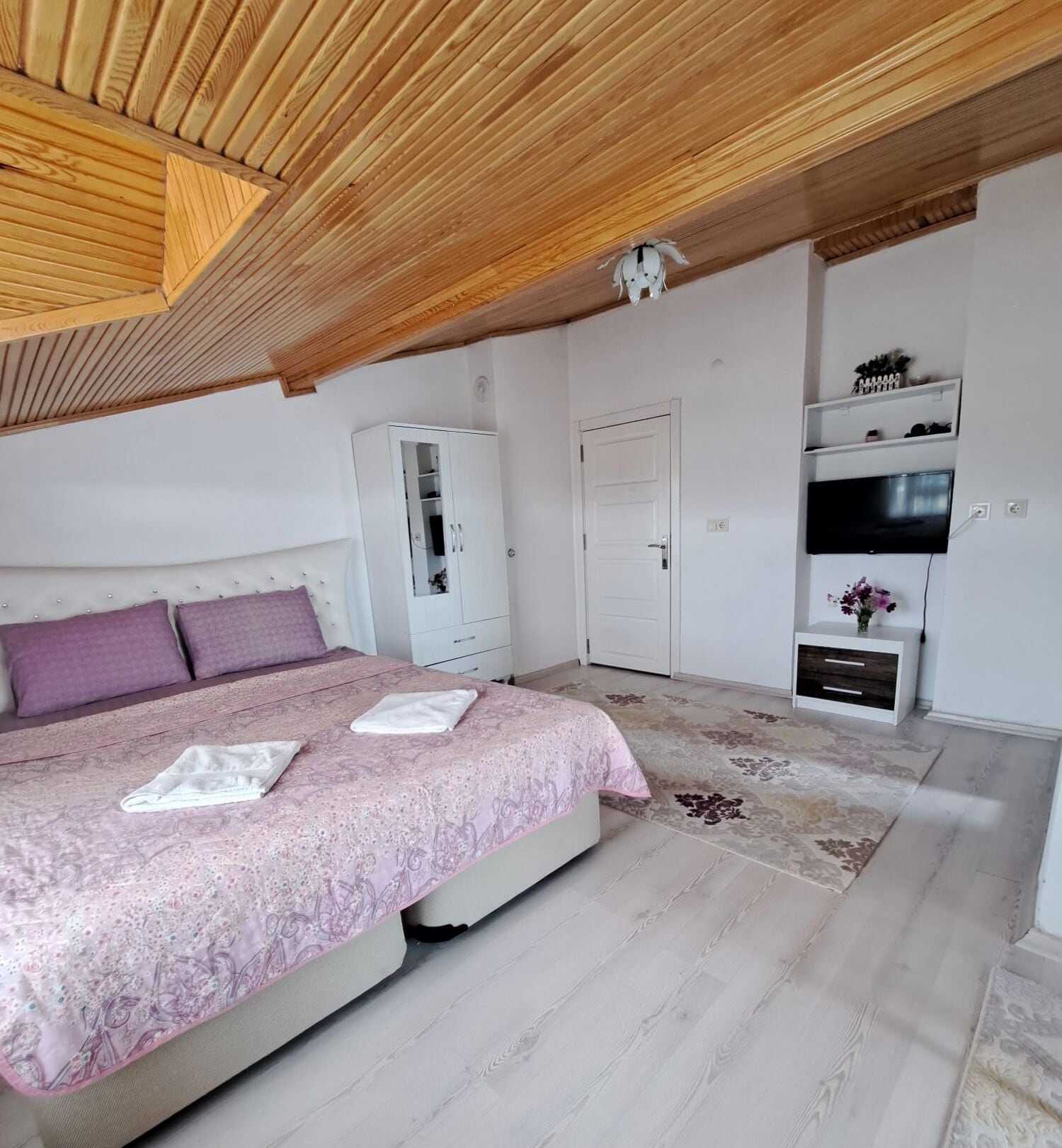 Ropa de cama de alta calidad y escritorio 