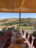 每日供应当地美食早餐（每人 TRY 250）