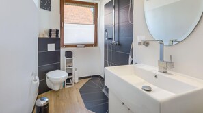 Apartemen Desain | Kamar mandi | Shower, pancuran hujan,  dan handuk