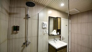 Ducha, artículos de tocador ecológicos, secador de pelo, batas