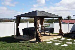 Superior Accessible King Suite | Terrace/patio - Regal Residency (Auckland)