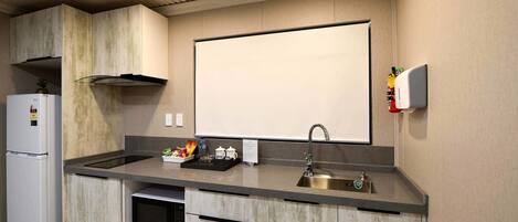 Full-size fridge, microwave, stovetop, electric kettle