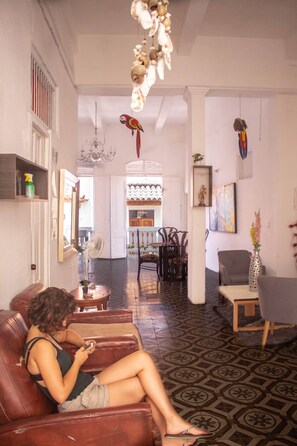 Lobby sitting area - Hostal Badillo SV (Cartagena)