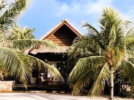 Beachfront Villa | 1 bedroom, premium bedding, pillowtop beds, minibar