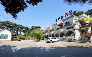 Exterior - Kkotji Purnsol Pension (Taean)
