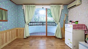 Living area - Kkotji Purnsol Pension (Taean)