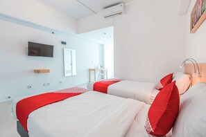 Standard Twin Room - OYO Flagship 1170 The Habitat Karawaci (Curug)