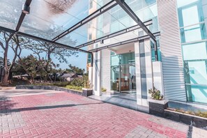 Property entrance - OYO Flagship 1170 The Habitat Karawaci (Curug)