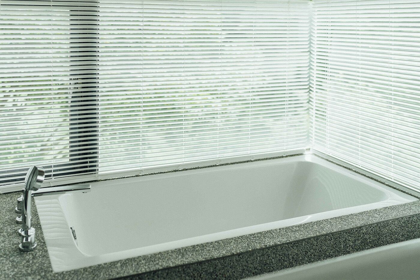 twin room, bathtub | bathroom | free toiletries, hair dryer, slippers, towels