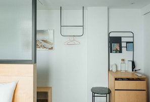 Twin Room, Bathtub