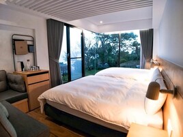 Decoración personalizada, muebles diferentes y escritorio 