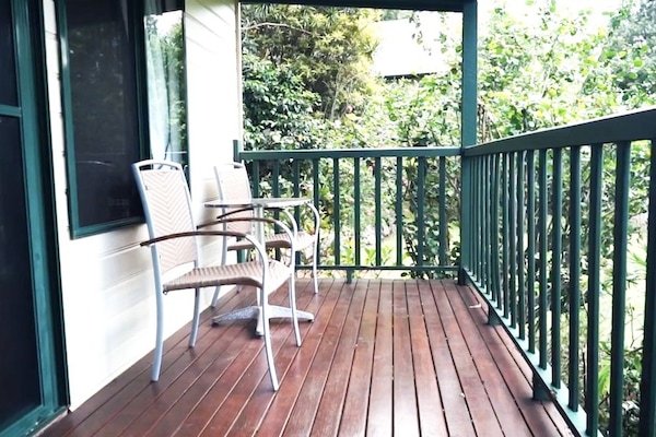 Lorikeet Luxury Cottage | Terrace/patio