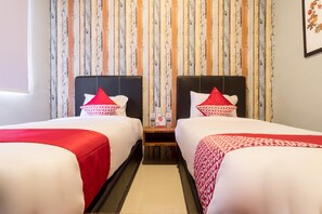 Quarto duplo luxo | Escrivaninha, Wi-Fi de cortesia, roupa de cama